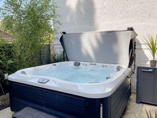 Hot tub | The White House Retreat, Worthing