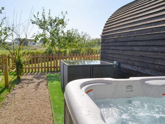 Hot tub | Windsong - Sea Dreams and Windsong, Theddlethorpe, near Mablethorpe