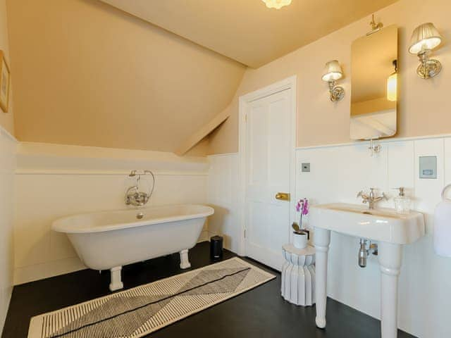 Twin bedroom | West Bay House, Westgate On Sea, near Margate