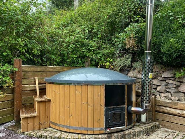 Hot tub | Rita&rsquo;s Retreat - The Beeches - The Beeches, Pulverbatch, near Shrewsbury