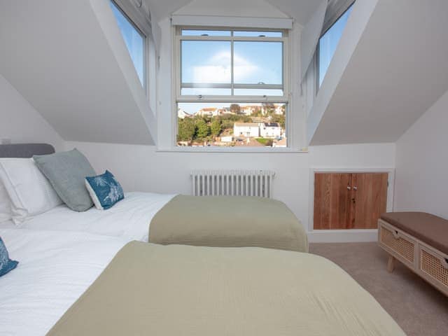 Twin bedroom | The Lookout 43, Brixham