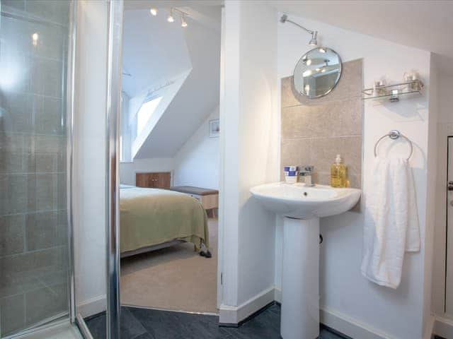 En-suite | The Lookout 43, Brixham