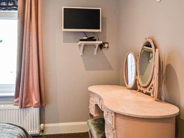 Double bedroom | Lowey&rsquo;s Harbour Cottage, Bridlington