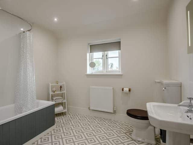 Bathroom | The Farmhouse, Tivetshall St. Margaret, Norwich