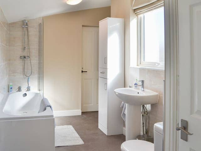 Bathroom | Lowey&rsquo;s Harbour Cottage, Bridlington