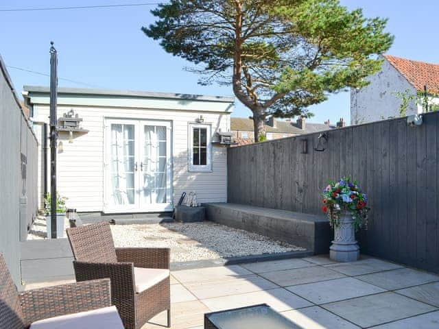 Summerhouse | Lowey&rsquo;s Harbour Cottage, Bridlington