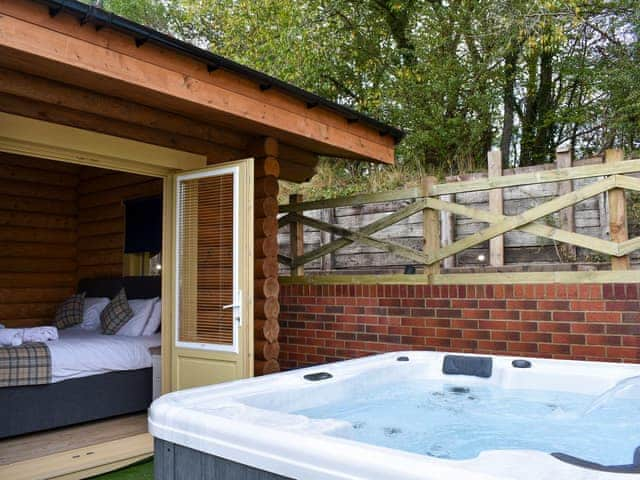 Hot tub | Vindomora Country Lodges - Oswin Lodge - Vindomora Country Lodges , Ebchester, near Consett