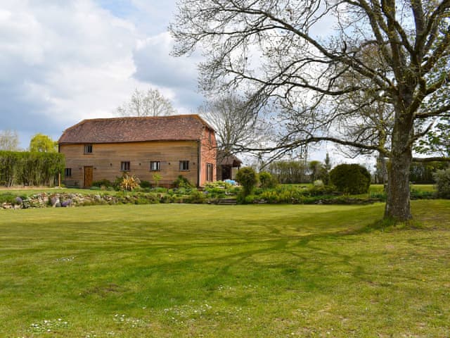 Garden and grounds | Sparr Farm Barn, Wisborough Green, near Billingshurst