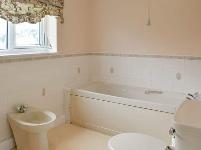 Bathroom | Sunny Crest - Hunmanby Gap Cottages, Hunmanby Gap, near Filey