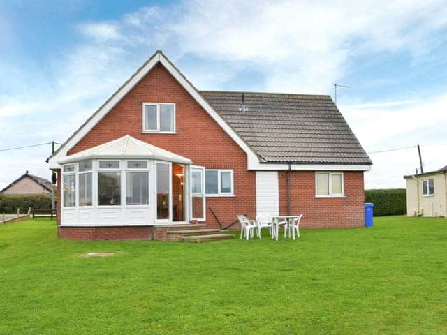 Exterior | Sunny Crest - Hunmanby Gap Cottages, Hunmanby Gap, near Filey