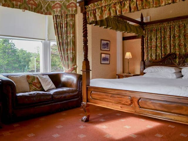 Four Poster bedroom | Newstead, Windermere