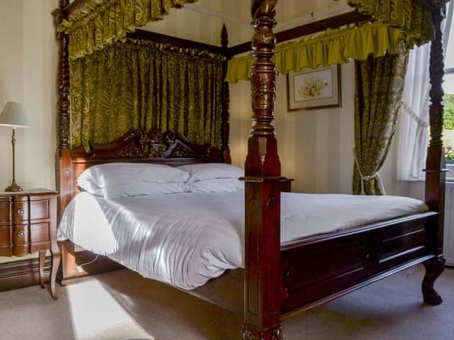 Four Poster bedroom | Newstead, Windermere