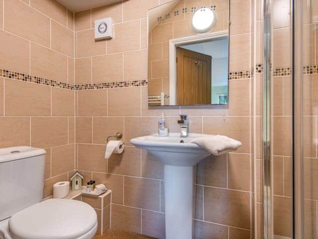 Shower room | The Granary - Rose Cottage Farm, Horsington