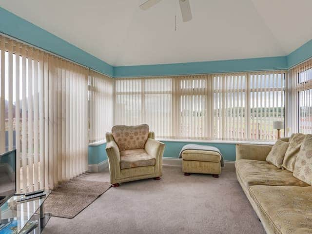 Living room/sunroom | The Saddlery - Rose Cottage Farm, Horsington