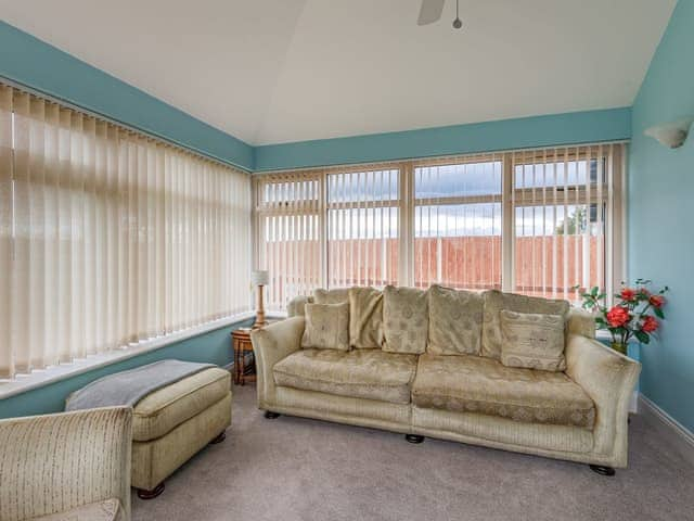 Living room/sunroom | The Saddlery - Rose Cottage Farm, Horsington