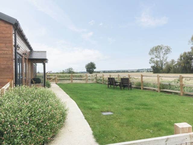 Enclosed dog-proof lawn | Lords View, Ruckinge, near Ashford