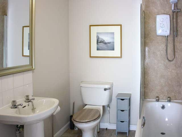 Bathroom | Ring of Bells Cottage - The Bell Hotel Cottages, Burgh le Marsh, near Skegness