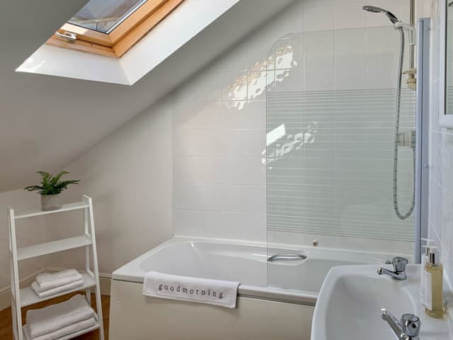 Ensuite bathroom | Ellie’s View, Bowness on Windermere