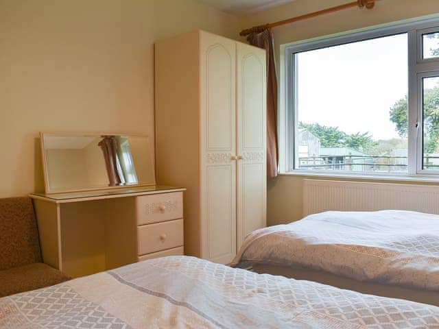 Twin bedroom | Little Blagdon Bungalow, North Tamerton, near Bude