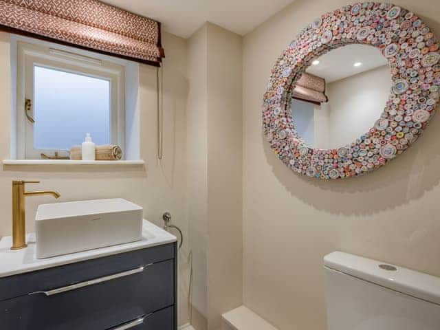 Bathroom | Orchard Farmhouse, Wighton