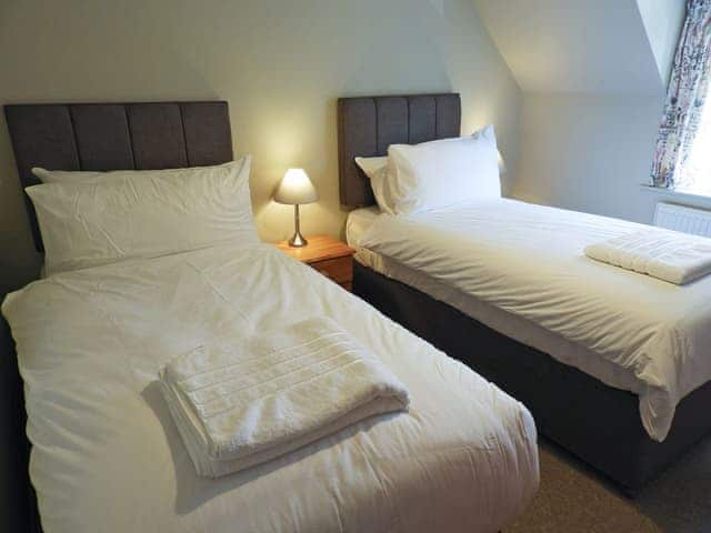 Twin bedroom | Granary Cottage, Hopton-on-Sea