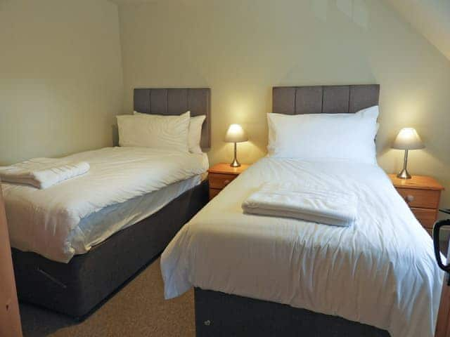 Twin bedroom | Granary Cottage, Hopton-on-Sea