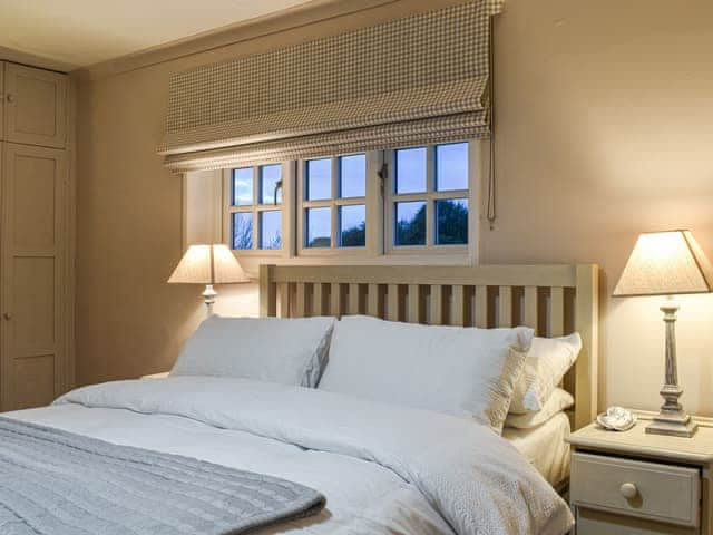 Double bedroom | Cobblers Cottage, Petworth, near Arundel