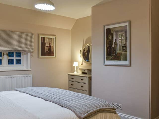 Double bedroom | Cobblers Cottage, Petworth, near Arundel