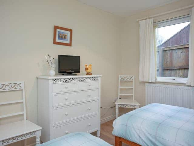 Twin bedroom | Challette at Timbertops, Washfield, near Tiverton