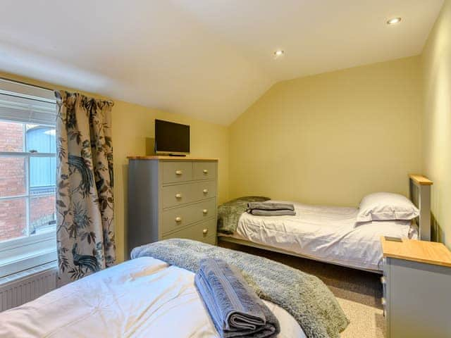 Twin bedroom | Greyhound Cottage, Louth