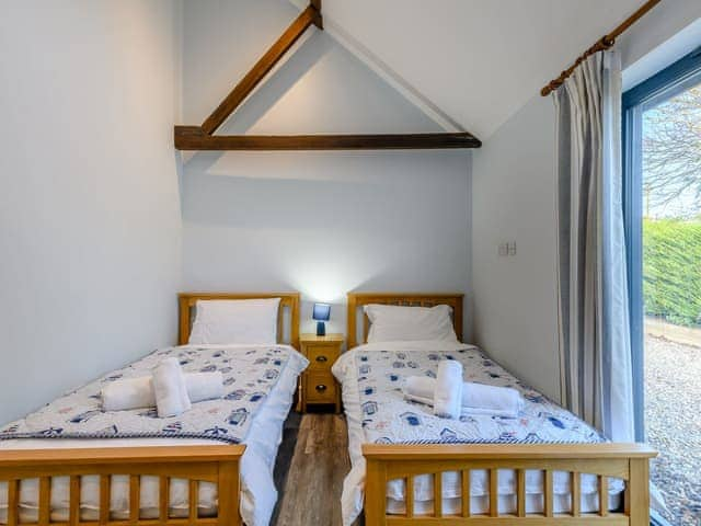 Twin bedroom | The Long Barn - Brick Kiln Barn Retreats, Dilham, near North Walsham