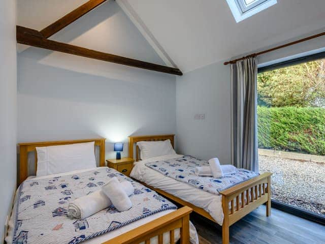 Twin bedroom | The Long Barn - Brick Kiln Barn Retreats, Dilham, near North Walsham