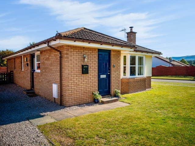 Exterior | Applewood Cottage - Silverglades Holiday Homes, Aviemore