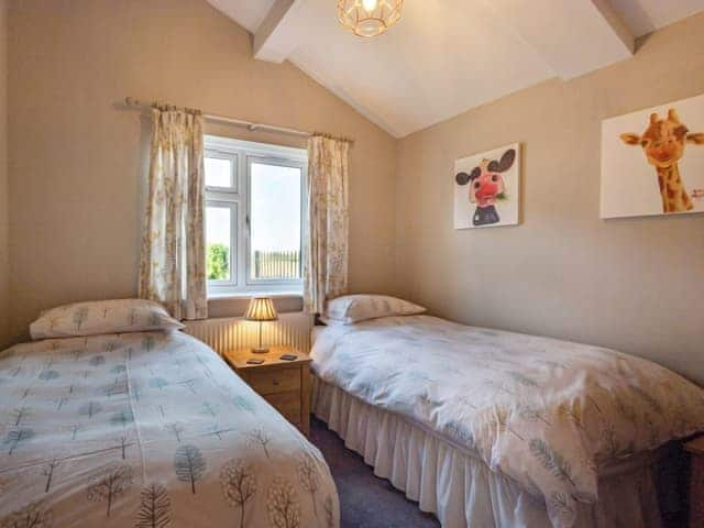 Twin bedroom | Barn Owl Cottage, Wisbech