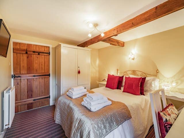 Double bedroom | Cowslip Cottage, Felton