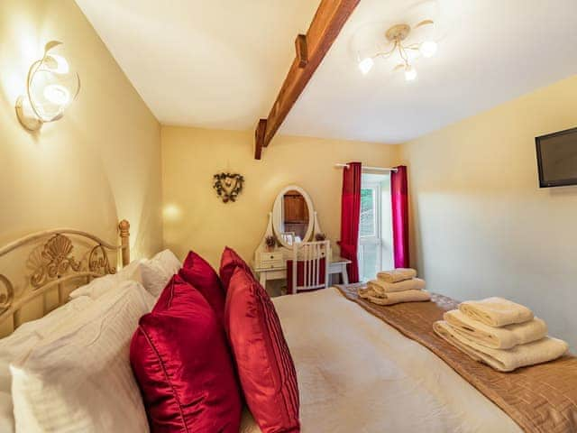 Double bedroom | Cowslip Cottage, Felton