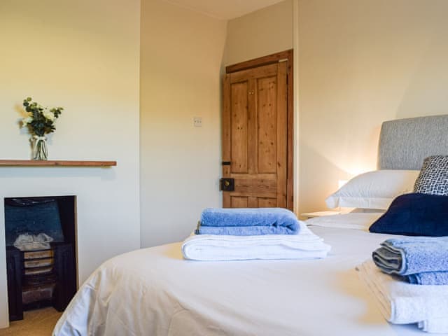 Double bedroom | Leadenporch Farm Cottage, Deddington