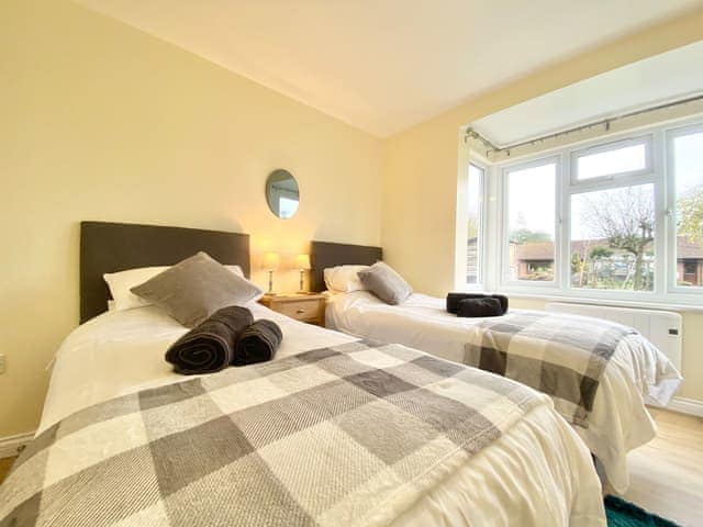 Twin bedroom | The Old Cook House, Winchester