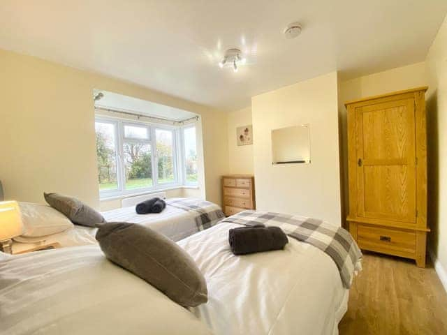 Twin bedroom | The Old Cook House, Winchester