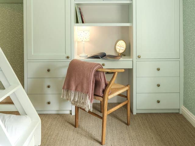 Bunk bedroom | Grove Cottage, Hazelton