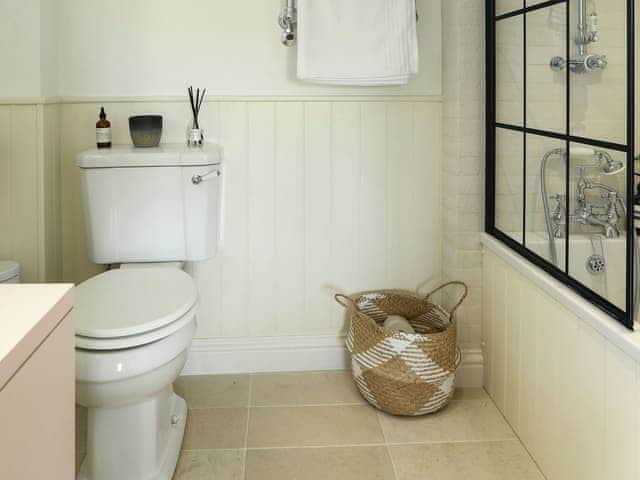 Bathroom | Grove Cottage, Hazelton