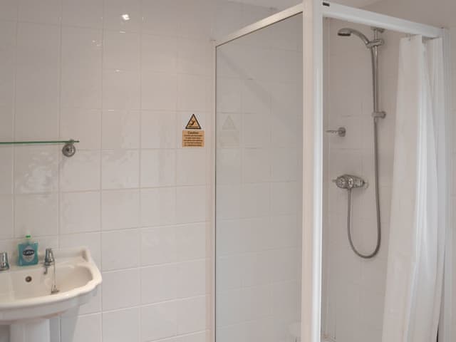 Shower room | Holme Garth Lodge - Kenwick Lodges, Louth