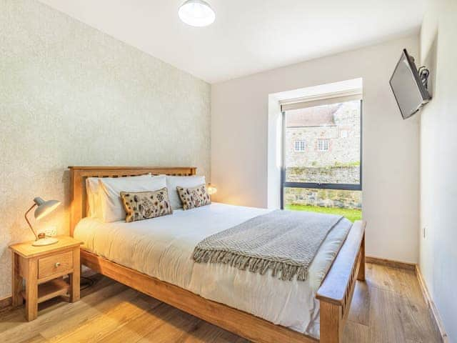 Double bedroom | The Grain Store - Cooks Castle Farm, Wroxall, near Ventnor