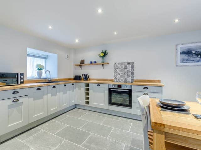 Kitchen/diner | Sycamore Cottage at Naze Farm - Naze Farm, Chinley