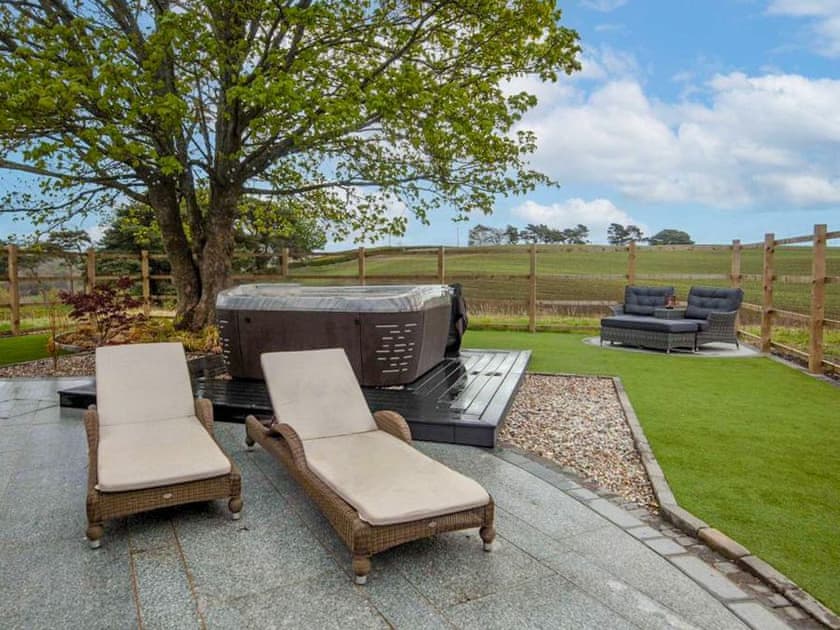 Hot tub | The Cottage At Briarlea - Briarlea, Larkhall
