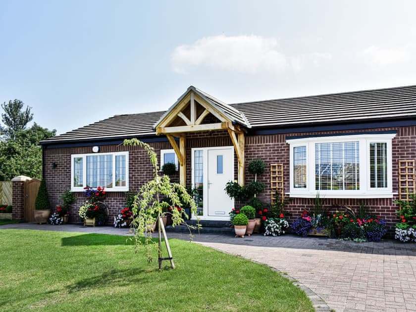 Cherry Tree Cottage Ref Uk35176 In Peterlee Co Durham Cottages Com