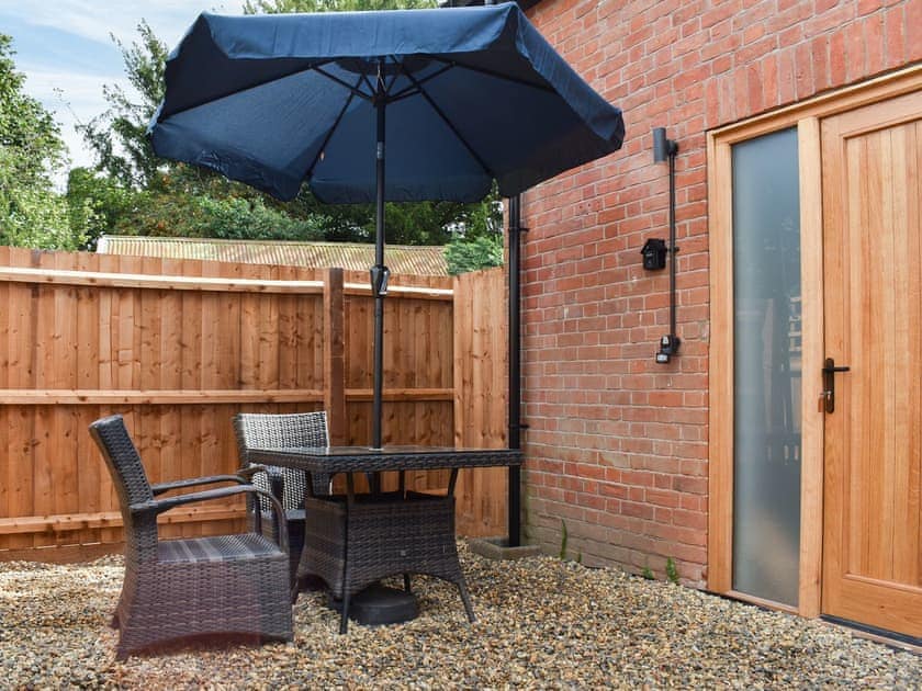 Sitting-out-area | Muntjac Cottage - White Hart Cottages, Hadleigh