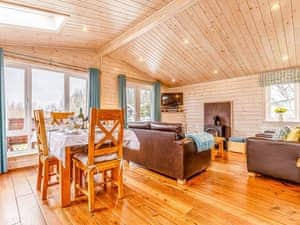 Living room/dining room | Walnut Lodge, Mercia Marina, Willington