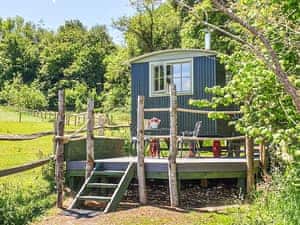 Exterior | Dorset Alpaca Shepherd&rsquo;s Hut, Dorchester
