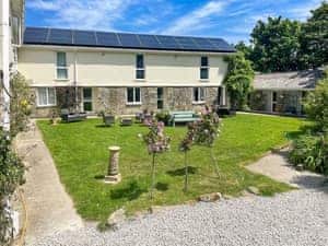 Garden and grounds | Higher Trewithen Holiday Cottages, Sithians, near Falmo
